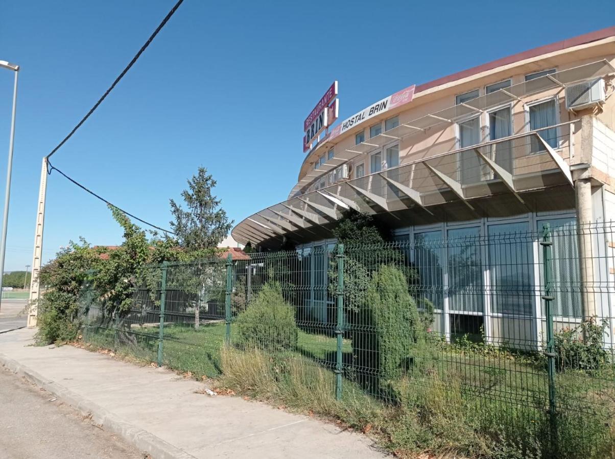 Hostal Brin Monreal del Campo Bagian luar foto