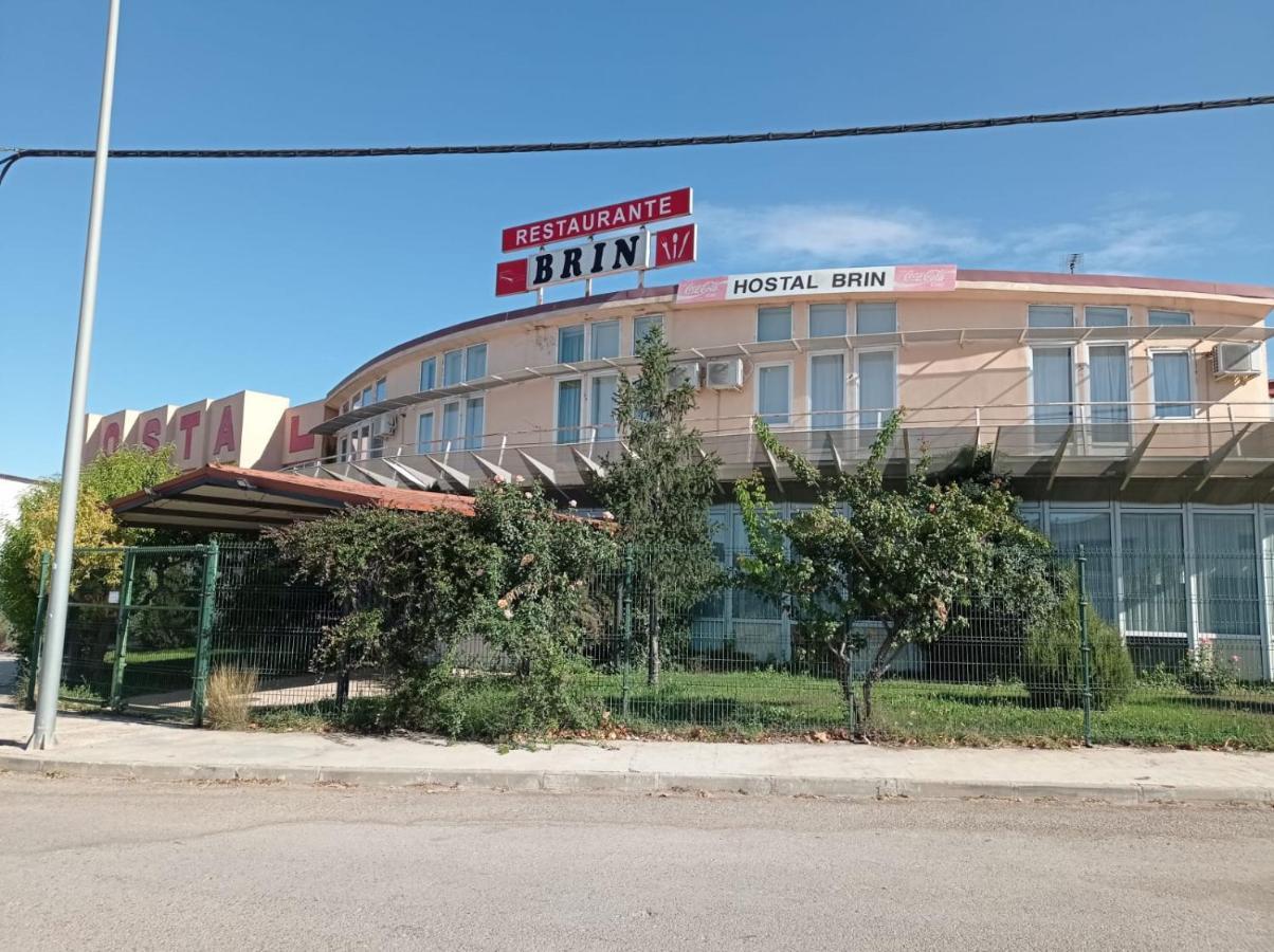 Hostal Brin Monreal del Campo Bagian luar foto