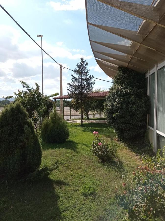 Hostal Brin Monreal del Campo Bagian luar foto